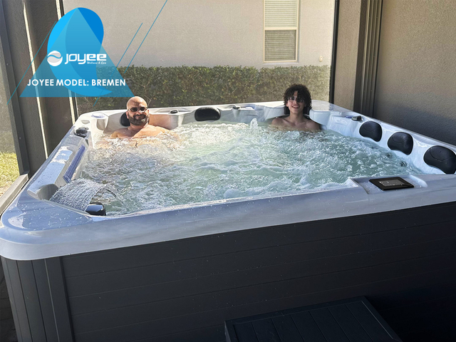 grande piscine spa extérieure de luxe